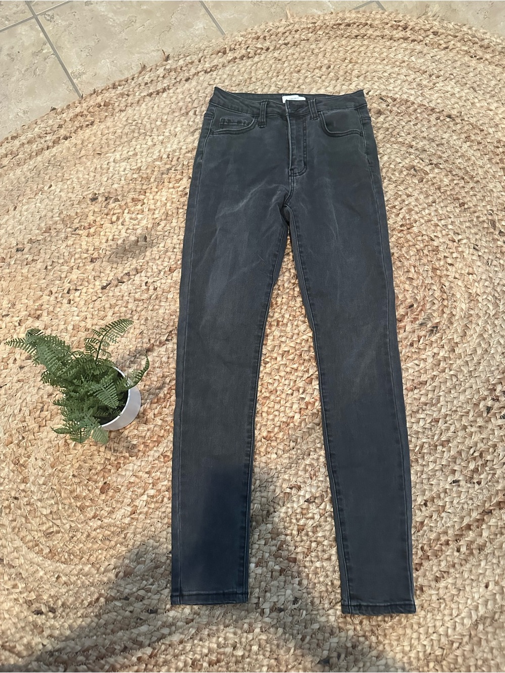 BLACK SKINNY JEANS